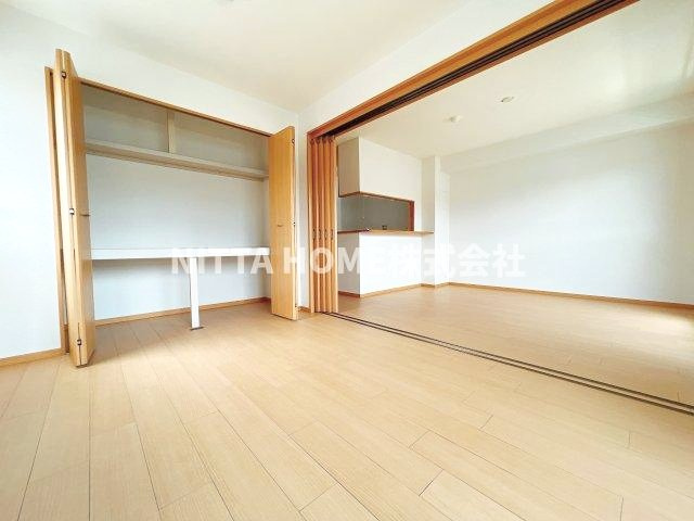 舞鶴市倉梯町の賃貸マンションの内装|扉を開けると広い空間に◎