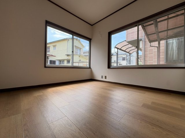 京都市伏見区羽束師古川町の洋室|2階東側洋室
子ども部屋にも適した広さの明るい洋室。