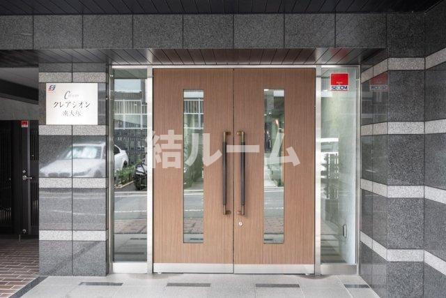 豊島区南大塚１丁目の賃貸マンションのエントランス