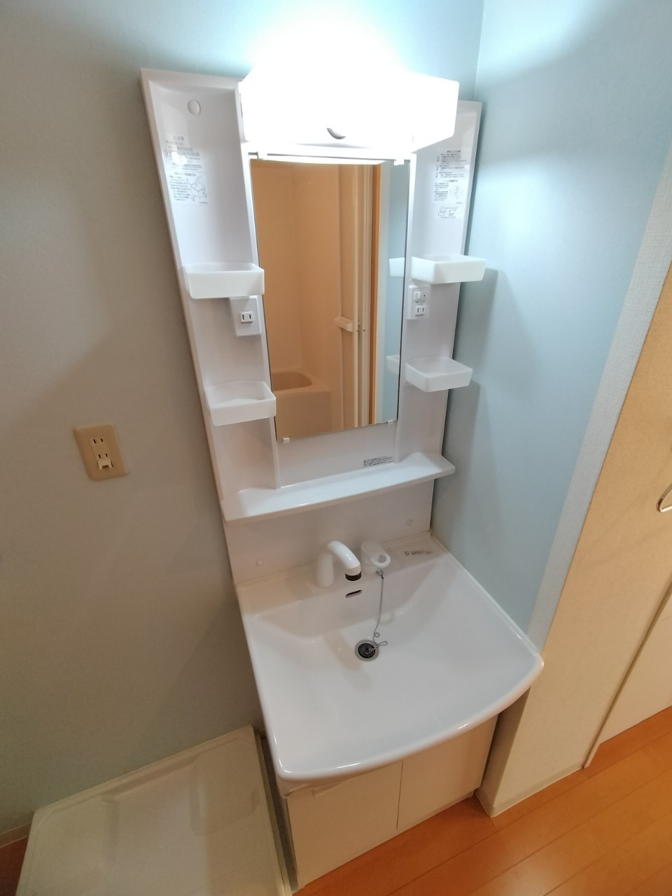 マリンコート大町の洗面所