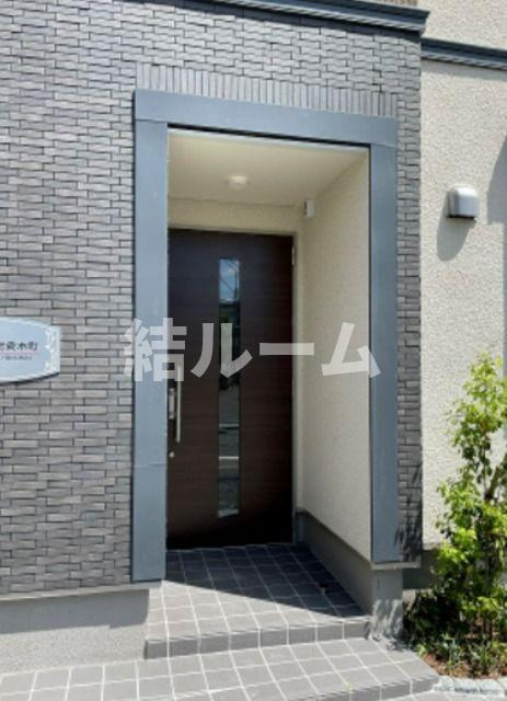 豊島区池袋本町１丁目のアパートのエントランス