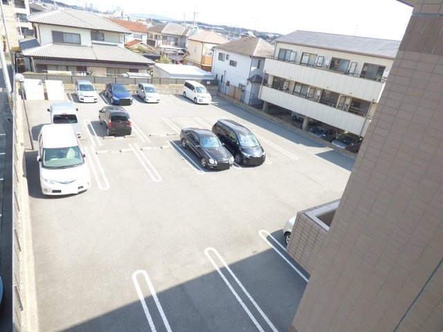 コミュノーテ　半右衛門の駐車場
