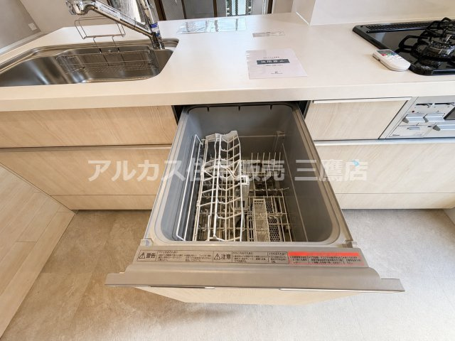 アールヴェール荻窪北のキッチン|家事の負担を軽減する、ビルトインタイプの食器洗い乾燥機。