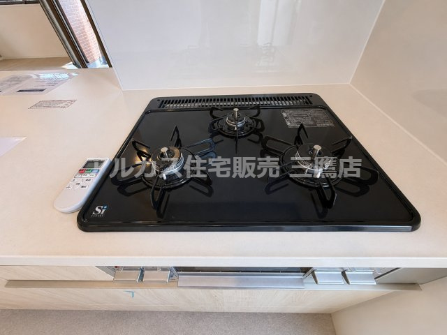 アールヴェール荻窪北のキッチン|調理をスムーズに行える、便利な3口コンロ。