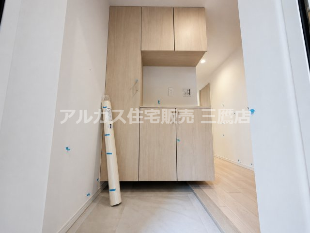 アールヴェール荻窪北の玄関|使い勝手の良いセパレートタイプのシューズボックスを配した、機能的な玄関まわり。