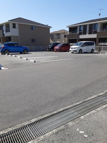 ラ・ルーノ１番館の駐車場