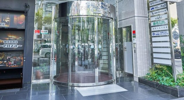 若杉グランドビル本館のエントランス