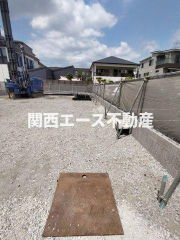 【エントランス】 | コントレイル | 向かって右がエントランスとなります。