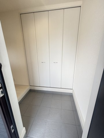 Ｓｕｍａｉ-ｔｏ清瀬市下宿０３の玄関