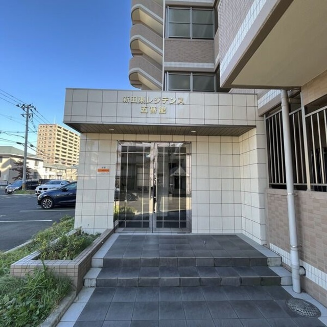 新田東レジデンス五番館のエントランス