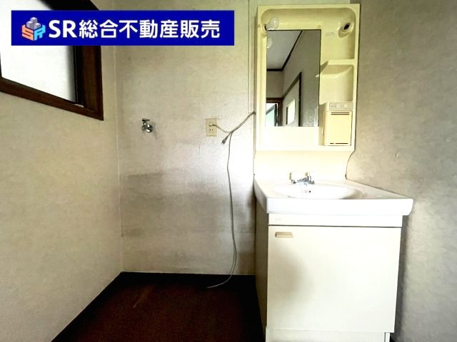 菱江5丁目中古戸建の脱衣所|洗面化粧台で朝の身支度に便利です！