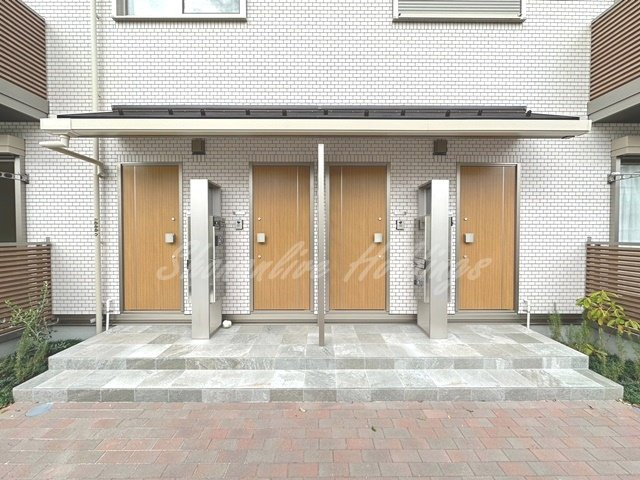藤沢市鵠沼藤が谷３丁目のアパートのエントランス|毎日通るエントランス♪