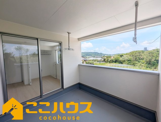 南城市玉城愛地第1　クレイドルガーデン　新築戸建て　全5棟　2号棟のバルコニー|急な雨でも安心のインナーバルコニー
