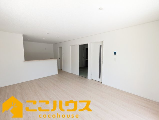 南城市玉城愛地第1　クレイドルガーデン　新築戸建て　全5棟　2号棟の居間・リビング|LDK16帖
