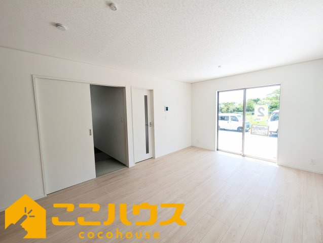 南城市玉城愛地第1　クレイドルガーデン　新築戸建て　全5棟　2号棟の居間・リビング|LDK16帖
