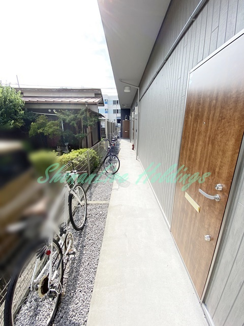 藤沢市長後のアパートのエントランス