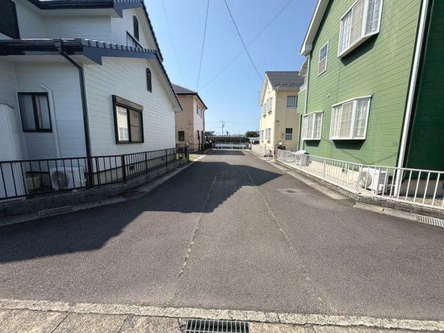 中古戸建　岐阜市小野町3丁目　平成8年築の前面道路含む現地写真