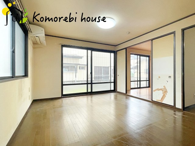 伊奈町小室　中古戸建の居間・リビング|26.8.6　撮影済み