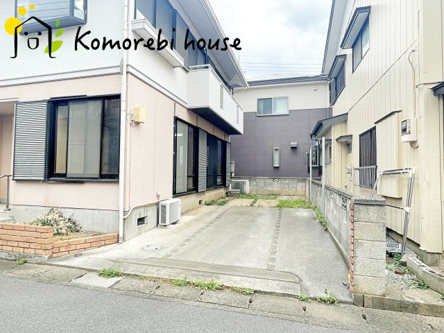 伊奈町小室　中古戸建の駐車場|26.8.6　撮影済み