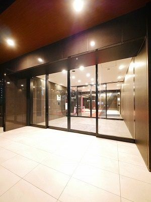 エステムプラザ横濱関内のエントランス