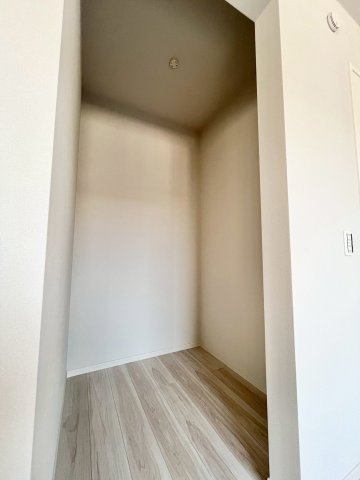 【仲介手数料無料】さいたま市桜区町谷の収納|同仕様物件のＷＩＣ！
本物件はこれよりも大きいサイズのＷＩＣです！