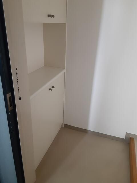 横浜市南区二葉町２丁目の賃貸マンションの玄関