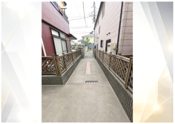 江戸川区北葛西2丁目売戸建のその他|通行人の視線が届きにくく、落ち着いた暮らしを叶えるアプローチです。