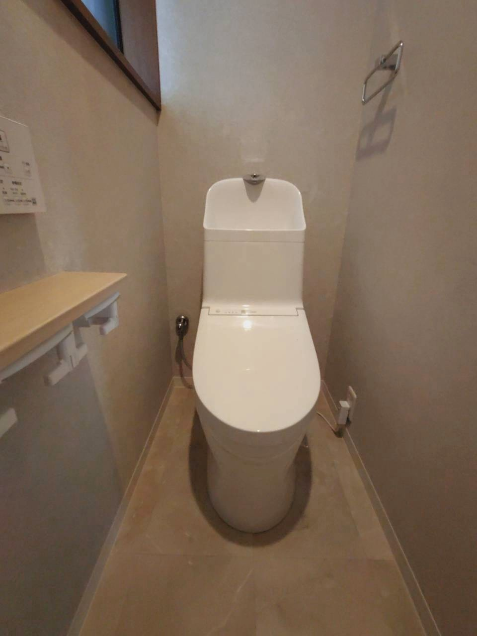 令和８年２月フルリフォーム済みのピカピカ３ＬＤＫ住宅◆全居室６帖以上＆収納付き◆伏見区日野野色町のトイレ|トイレ