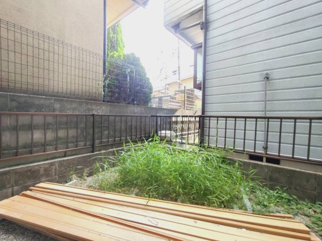 令和８年２月フルリフォーム済みのピカピカ３ＬＤＫ住宅◆全居室６帖以上＆収納付き◆伏見区日野野色町の庭|庭