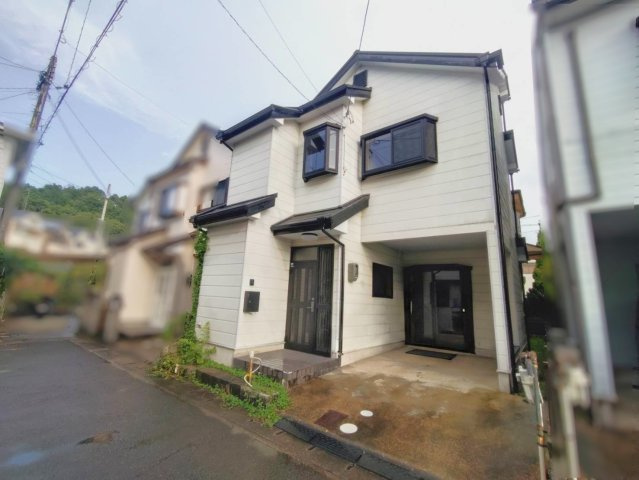 令和８年２月フルリフォーム済みのピカピカ３ＬＤＫ住宅◆全居室６帖以上＆収納付き◆伏見区日野野色町の駐車場|外観＆駐車スペース