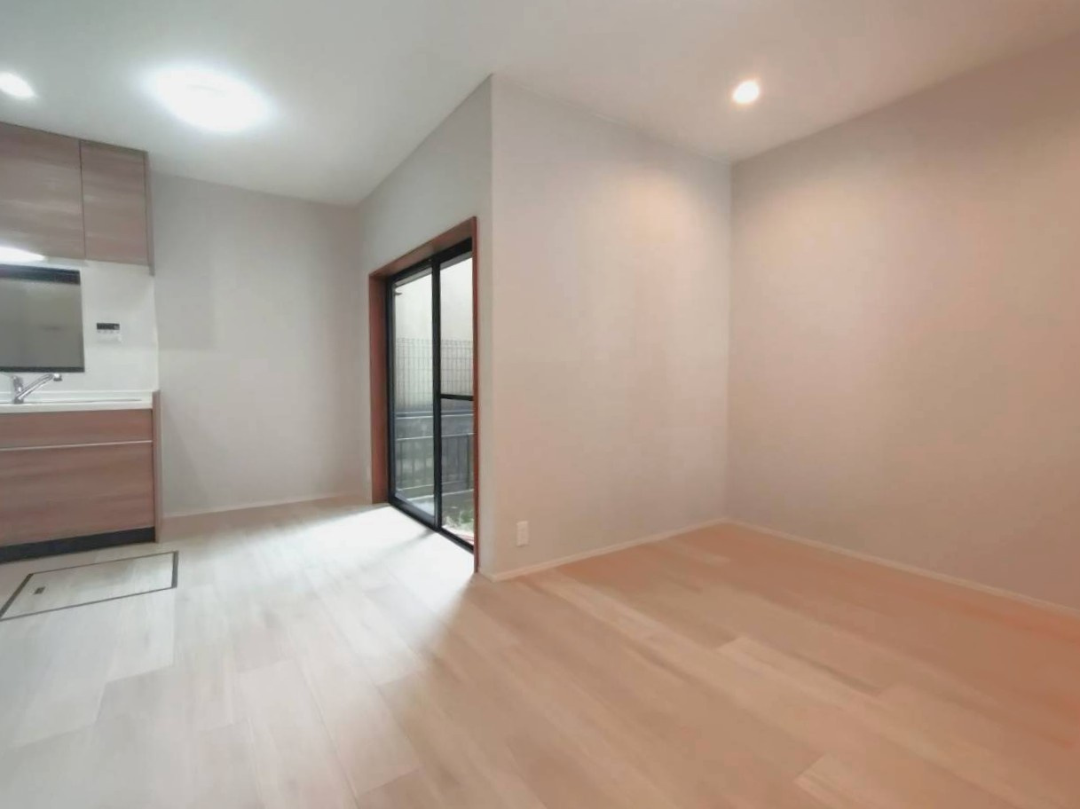 令和８年２月フルリフォーム済みのピカピカ３ＬＤＫ住宅◆全居室６帖以上＆収納付き◆伏見区日野野色町のキッチン|リビング