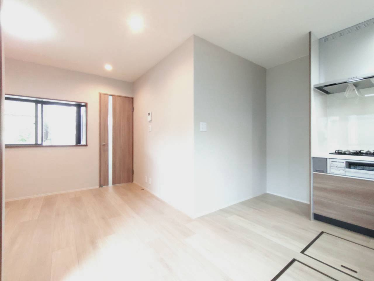 令和８年２月フルリフォーム済みのピカピカ３ＬＤＫ住宅◆全居室６帖以上＆収納付き◆伏見区日野野色町の居間・リビング|リビング