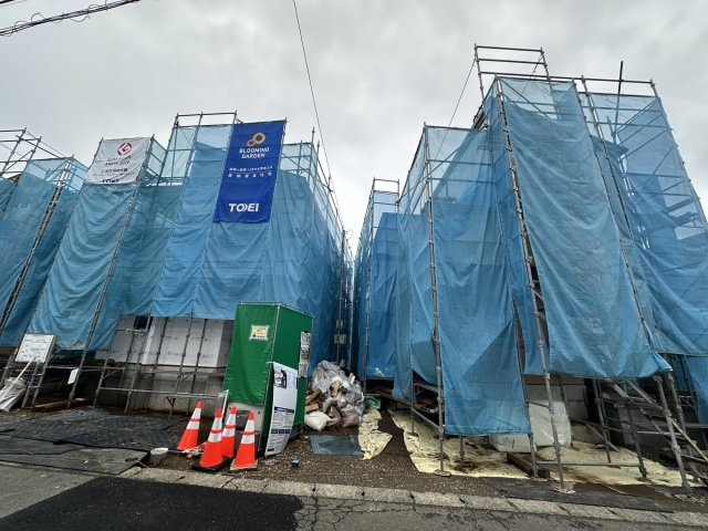 【前面道路含む現地写真】 | 厚木市愛名　全３棟　新築住宅