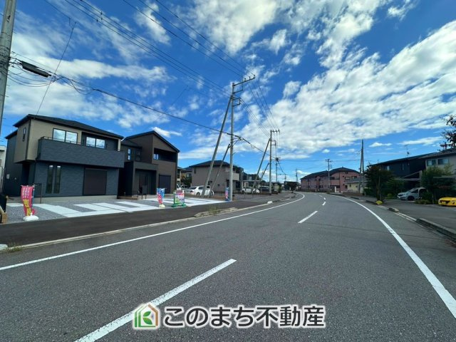 グラファーレ宇都宮市平松2期の前面道路含む現地写真|前面道路含む現地写真