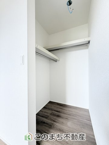 グラファーレ宇都宮市平松2期の収納|ウォークインクローゼットで収納もたっぷり確保しています。大型荷物も収納できて便利ですね！