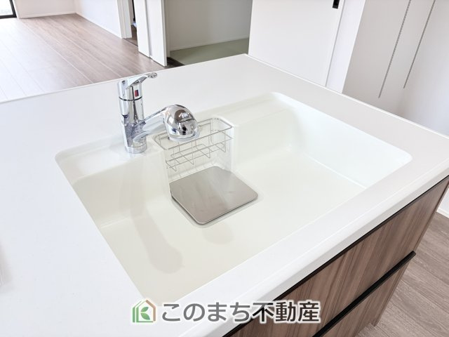 グラファーレ宇都宮市平松2期のキッチン|大きなシンクございます。