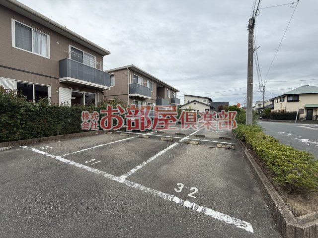 レジデンシア小森野　E棟の駐車場|駐車場があるので、車を買う予定の方も安心です