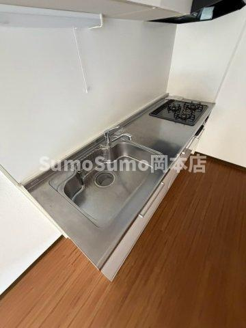 サニーハウス岡本のキッチン|コンパクトなキッチンで掃除もラクラク