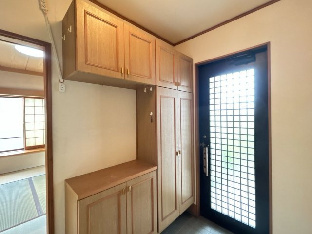 中古戸建　白河市みさか二丁目　みさか小・白河第二中の玄関|床フローリング重ね張り、照明器具交換、天井・壁クロス貼替を行う予定です。