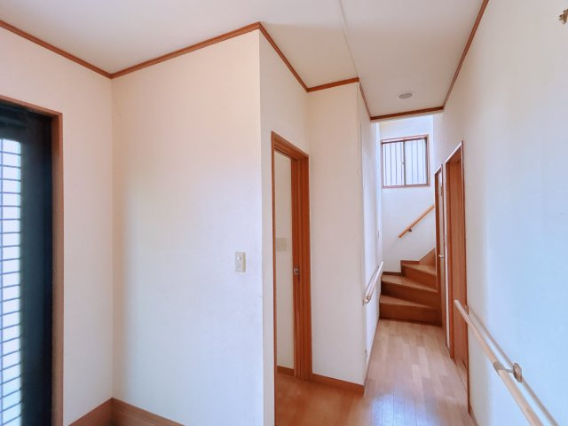 中古戸建　白河市みさか二丁目　みさか小・白河第二中の玄関|床建具交換、クロス貼替、照明交換等を行う予定です。