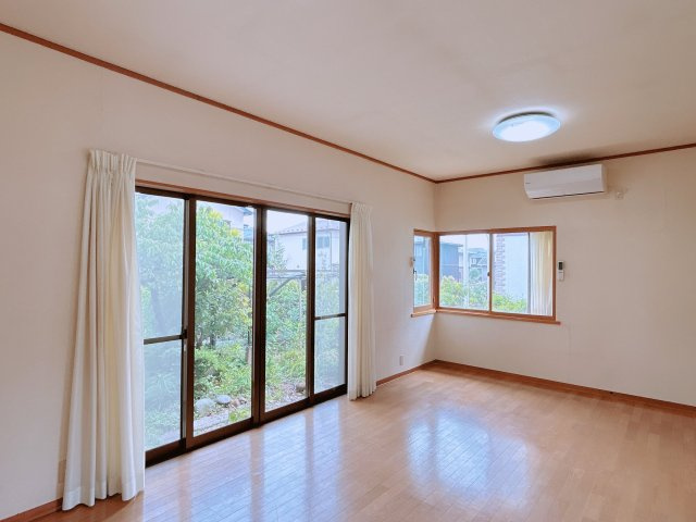 中古戸建　白河市みさか二丁目　みさか小・白河第二中の居間・リビング|天井・壁クロス貼替、床フローリング重ね張りを行う予定です。