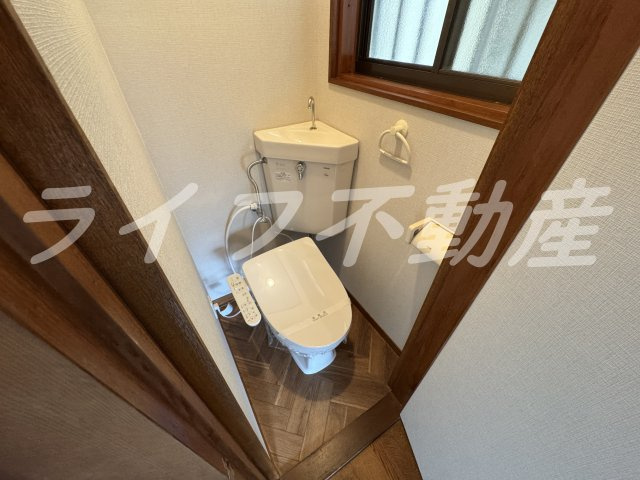 上四条町戸建のトイレ|シンプルで使いやすいトイレです