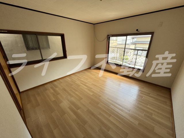 上四条町戸建の寝室|使い勝手のいい寝室です