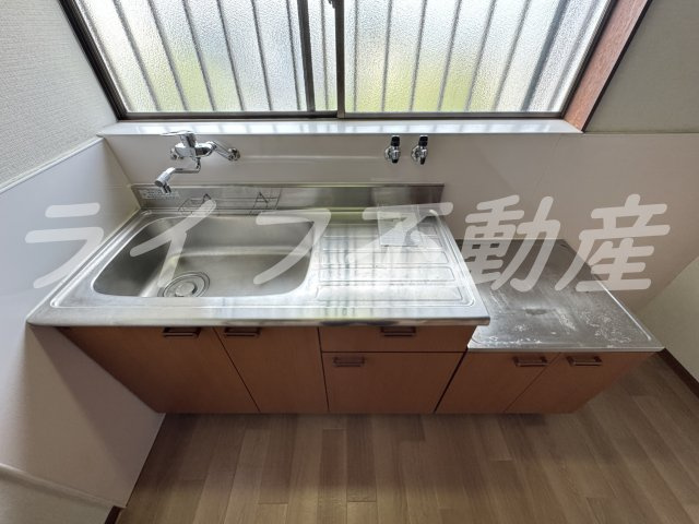 上四条町戸建のキッチン|キッチンでお料理をお楽しみください