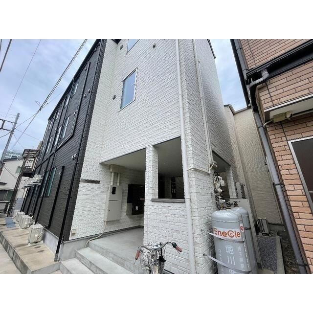 メゾンアルピナ北千住のエントランス