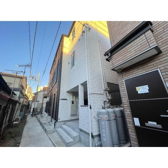 メゾンアルピナ北千住の外観