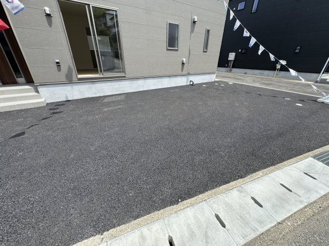 神戸市西区伊川谷町有瀬新築戸建２号棟の駐車場