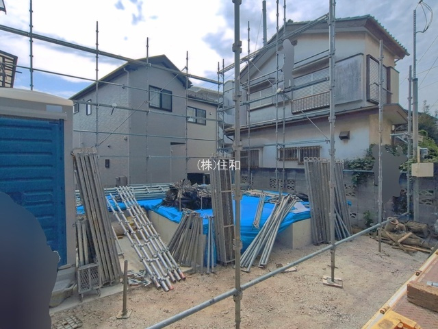 富士見市鶴瀬東２丁目の新築一戸建の前面道路含む現地写真