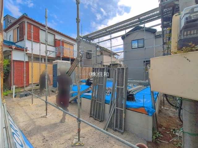 富士見市鶴瀬東２丁目の新築一戸建の前面道路含む現地写真