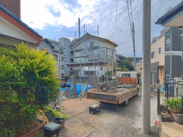 富士見市鶴瀬東２丁目の新築一戸建の前面道路含む現地写真